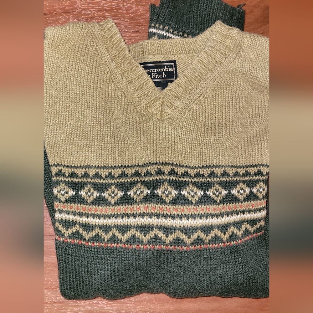 Abercrombie & Fitch green sweater Medium